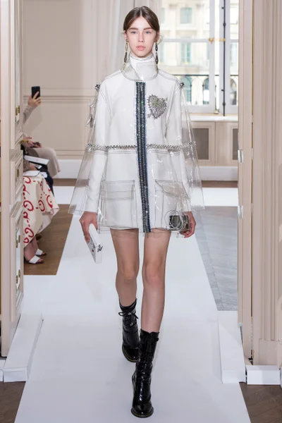 Look 3